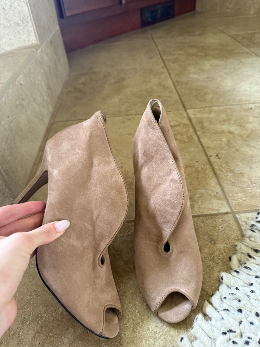 heels - Picture 2 of 3